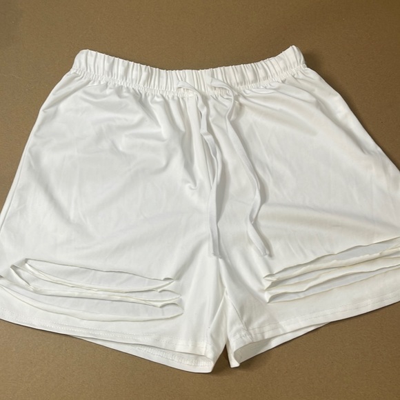 White summer short | size L - Picture 1 of 3